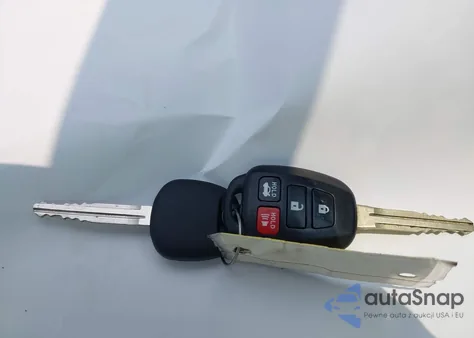 2018 Toyota Corolla Le z USA, uszkodzony, nr VIN 2T1BURHE9JC067155